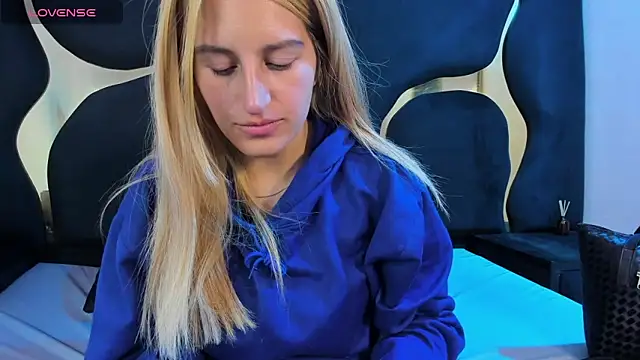 GiaRoussel online show from 02/15/26, 04:25