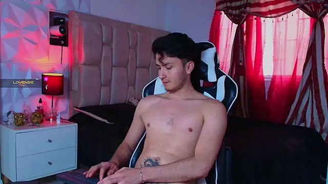 santyago taylor online show from 01/01/25, 09:52