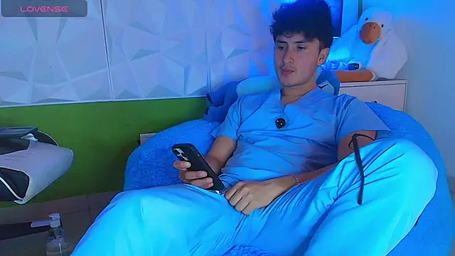 santyago taylor online show from 09/12/25, 06:41