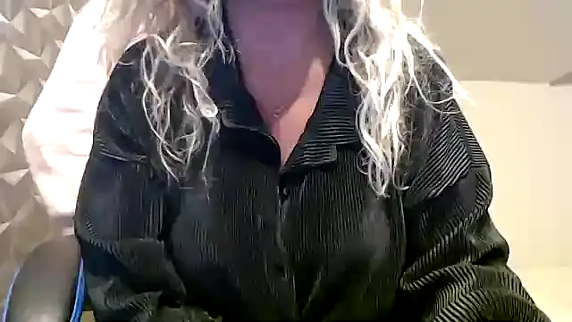 JenniLowen online show from 10/23/25, 09:08