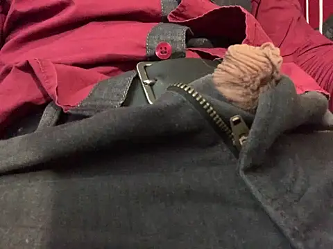 Snapshot of skatebored chatting on 01/22/25, 08:38 skatebored online show from 01/22/25, 08:38