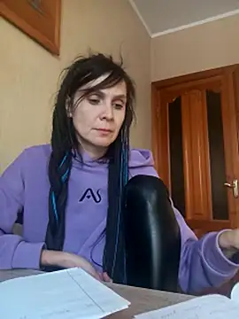 Francenia lolis online show from 01/12/26, 12:21