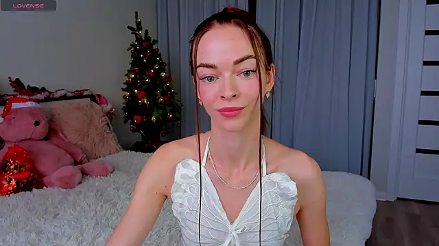 Snapshot of Undertheskin chatting on 12/27/24, 11:06 Undertheskin online show from 12/27/24, 11:06