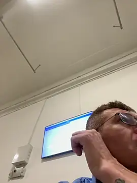 adrian90bi11 online show from 04/23/26, 04:35