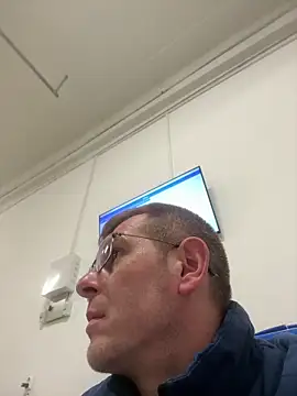 adrian90bi11 online show from 04/25/26, 09:45