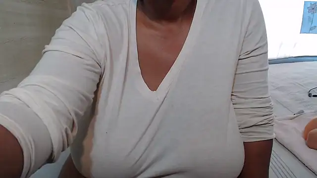 FlavoredNia online show from 03/04/25, 08:13