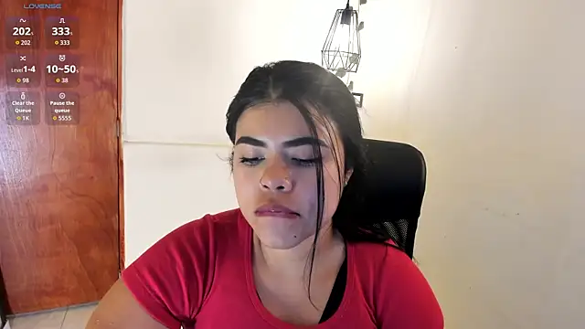 Snapshot of aitana-purple chatting on 10/03/25, 10:51 aitana-purple online show from 10/03/25, 10:51