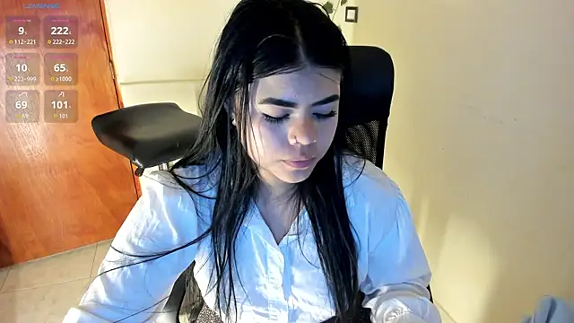 Snapshot of aitana-purple chatting on 10/17/25, 09:17 aitana-purple online show from 10/17/25, 09:17