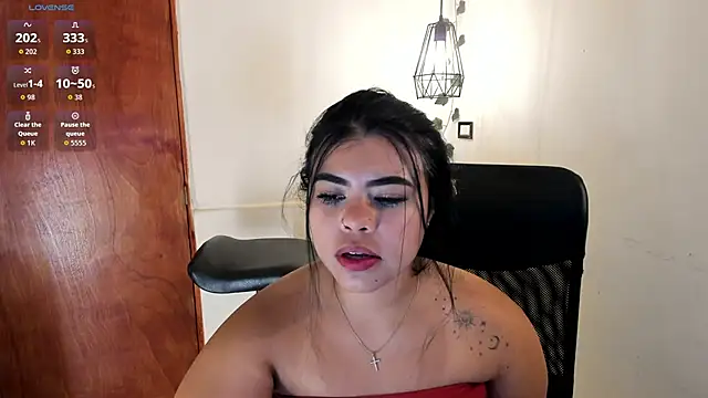 Snapshot of aitana-purple chatting on 10/19/25, 06:19 aitana-purple online show from 10/19/25, 06:19