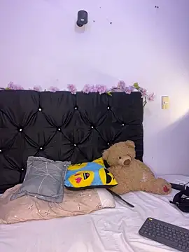 Snapshot of alisson_carolina73 chatting on 03/23/25, 12:58 alisson carolina73 online show from 03/23/25, 12:58