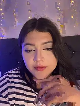 Snapshot of alisson_carolina73 chatting on 11/27/25, 04:03 alisson carolina73 online show from 11/27/25, 04:03