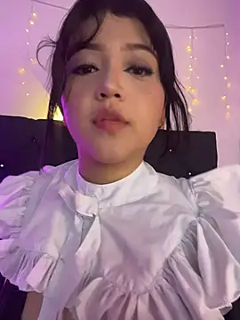 Snapshot of alisson_carolina73 chatting on 12/18/25, 01:22 alisson carolina73 online show from 12/18/25, 01:22