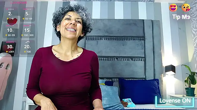 Julianewell online show from 02/08/25, 06:33