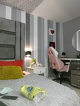 Julianewell online show from 11/07/25, 12:16