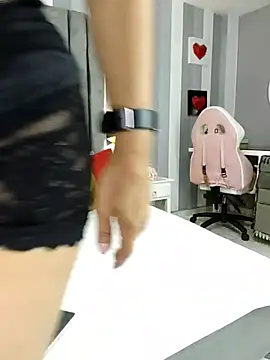 Julianewell online show from 11/15/25, 12:34