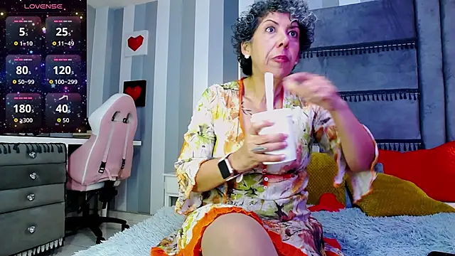 Julianewell online show from 04/01/26, 12:39