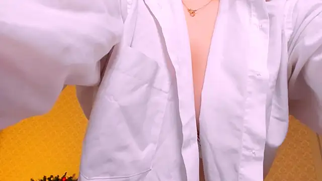 Snapshot of Rose_Sweetiee chatting on 12/13/25, 09:53 Rose Sweetiee online show from 12/13/25, 09:53