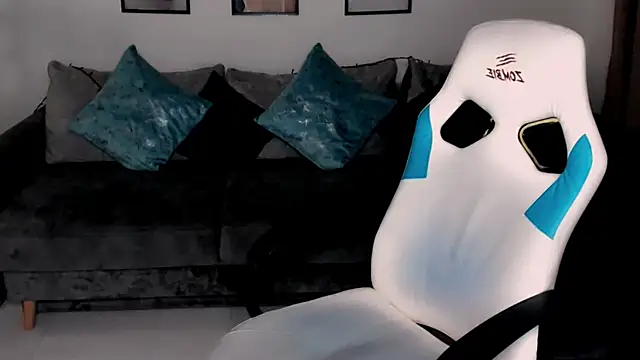 Snapshot of Rose_Sweetiee chatting on 12/18/25, 10:05 Rose Sweetiee online show from 12/18/25, 10:05