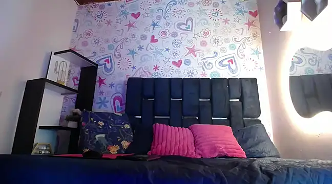 KOURTNEY-- online show from 03/18/25, 01:43