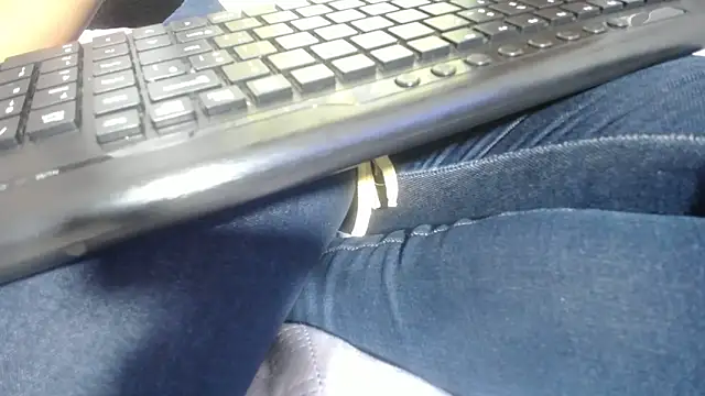 KOURTNEY-- online show from 10/20/25, 01:50