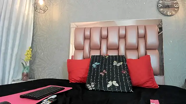 KOURTNEY-- online show from 11/10/25, 02:10