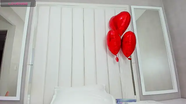 Snapshot of Carohorny4u chatting on 02/09/25, 03:32 Carohorny4u online show from 02/09/25, 03:32