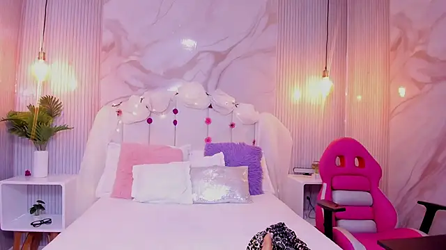 Snapshot of Carohorny4u chatting on 09/20/25, 12:17 Carohorny4u online show from 09/20/25, 12:17