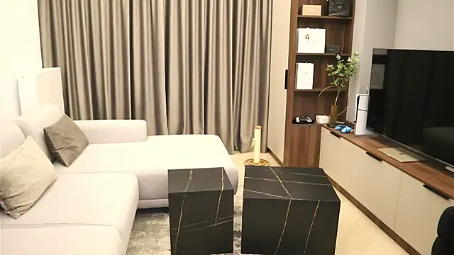 IrisNoire online show from 09/17/25, 07:59