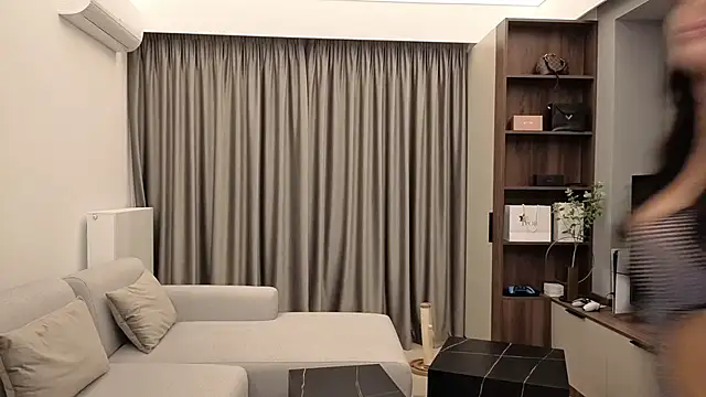 IrisNoire online show from 10/30/25, 07:58