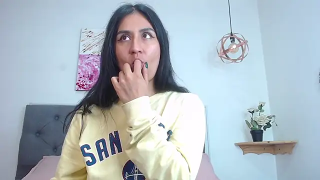 mia aira online show from 02/11/25, 11:33