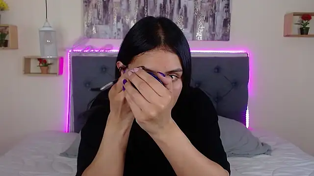 mia aira online show from 10/29/25, 03:14