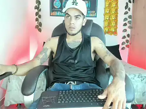 mikee scooth online show from 02/09/25, 03:43