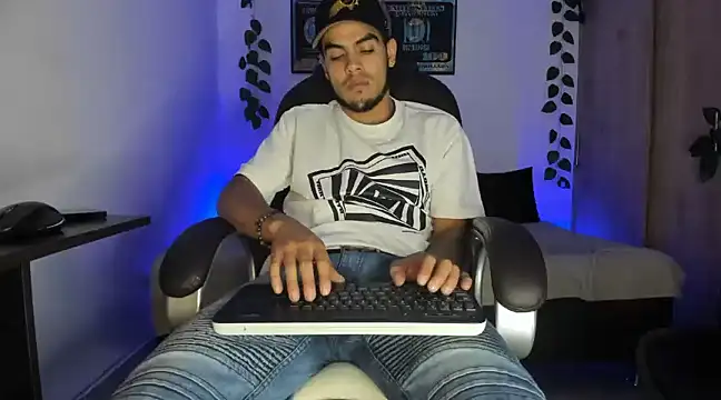 mikee scooth online show from 03/13/25, 03:44