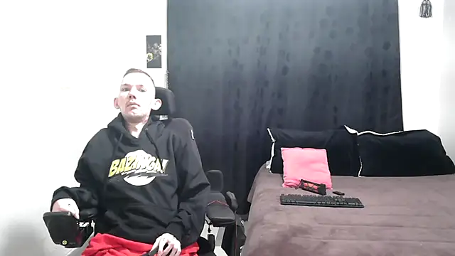 Sophia and Thomas online show from 01/01/25, 12:33