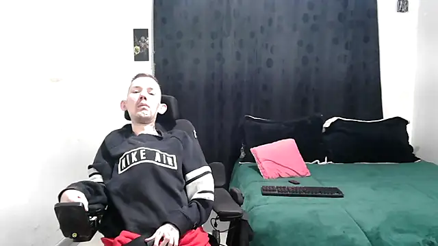 Sophia and Thomas online show from 03/05/25, 09:49