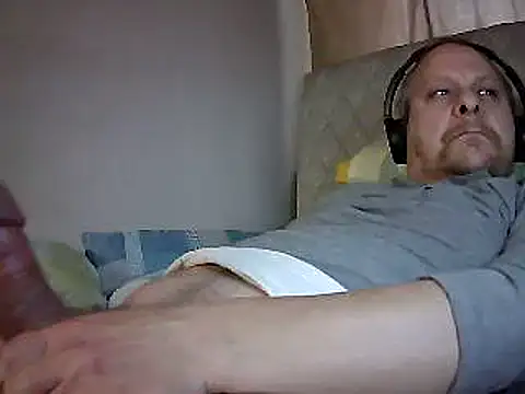 Snapshot of amylrmm1903 chatting on 02/22/25, 02:19 amylrmm1903 online show from 02/22/25, 02:19