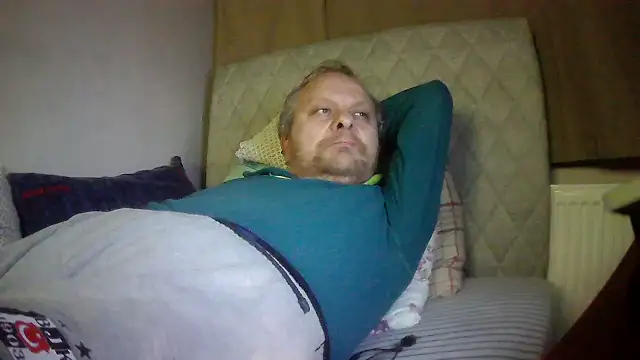 Snapshot of amylrmm1903 chatting on 03/02/25, 04:42 amylrmm1903 online show from 03/02/25, 04:42