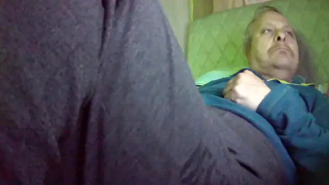 Snapshot of amylrmm1903 chatting on 03/16/25, 03:28 amylrmm1903 online show from 03/16/25, 03:28