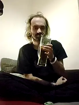 Snapshot of harterdome chatting on 11/07/25, 03:28 harterdome online show from 11/07/25, 03:28