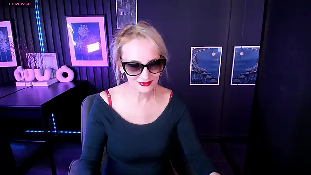 Queen Anna  online show from 05/07/26, 05:35