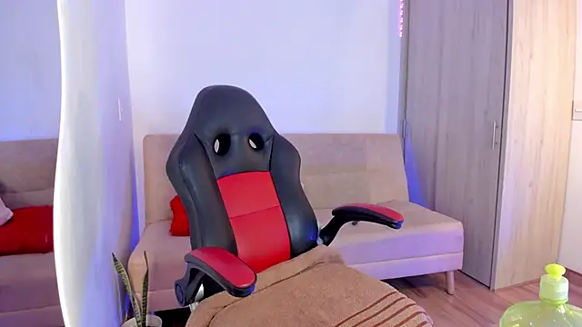 Snapshot of Sweetluna__ chatting on 03/13/25, 07:42 Sweetluna online show from 03/13/25, 07:42