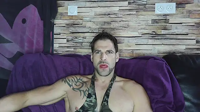 Snapshot of XxBigboybandxX chatting on 12/05/24, 10:44 XxBigboybandxX online show from 12/05/24, 10:44