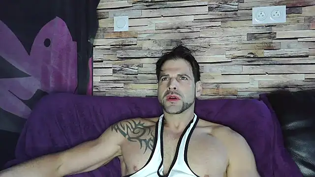 Snapshot of XxBigboybandxX chatting on 12/12/24, 09:08 XxBigboybandxX online show from 12/12/24, 09:08