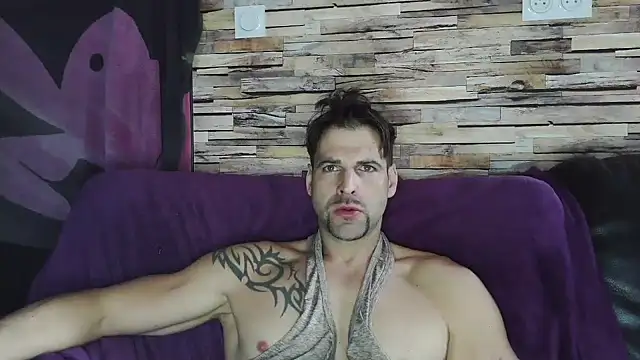 Snapshot of XxBigboybandxX chatting on 12/20/24, 12:49 XxBigboybandxX online show from 12/20/24, 12:49