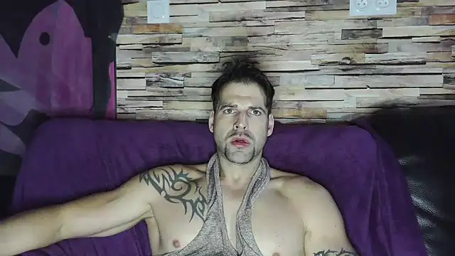 Snapshot of XxBigboybandxX chatting on 12/20/24, 03:53 XxBigboybandxX online show from 12/20/24, 03:53