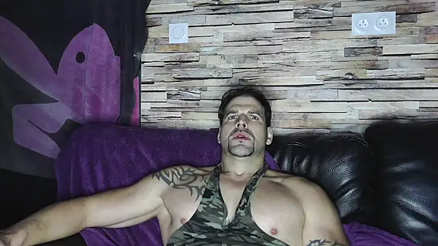 Snapshot of XxBigboybandxX chatting on 01/03/25, 07:07 XxBigboybandxX online show from 01/03/25, 07:07