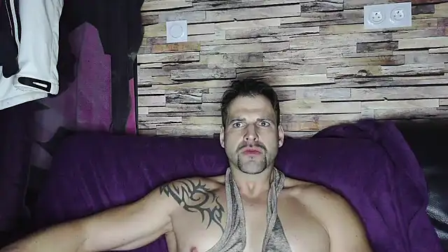 Snapshot of XxBigboybandxX chatting on 01/18/25, 09:13 XxBigboybandxX online show from 01/18/25, 09:13