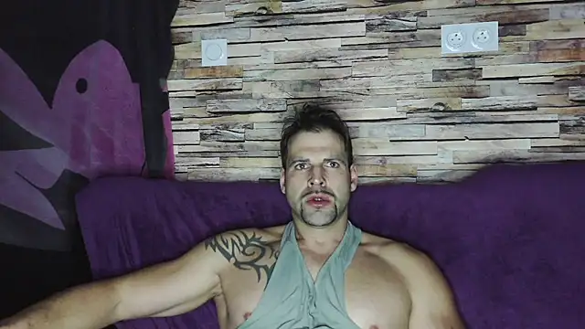 Snapshot of XxBigboybandxX chatting on 01/24/25, 08:22 XxBigboybandxX online show from 01/24/25, 08:22