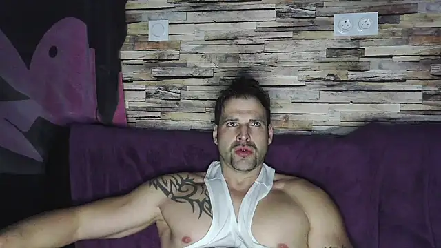 Snapshot of XxBigboybandxX chatting on 02/01/25, 05:58 XxBigboybandxX online show from 02/01/25, 05:58