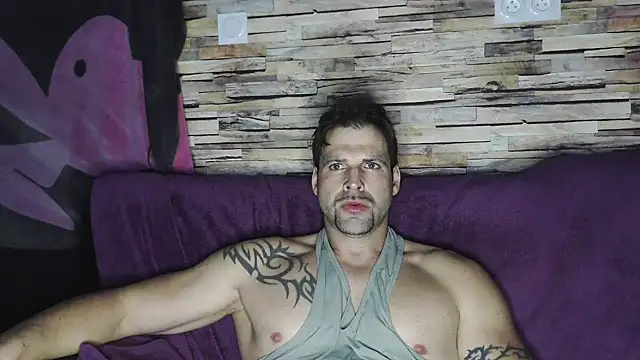 Snapshot of XxBigboybandxX chatting on 02/12/25, 07:02 XxBigboybandxX online show from 02/12/25, 07:02